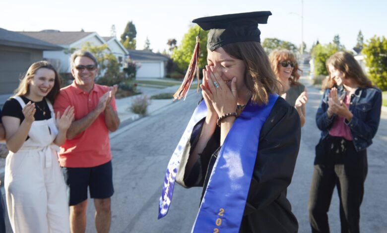Does getting a college degree make you happier? Does getting a college degree make you happier?