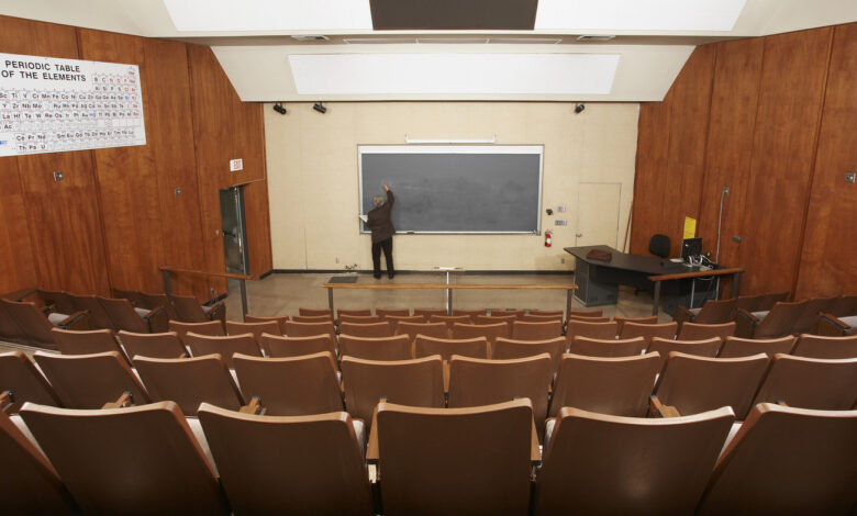 Medical students aren’t showing up to lectures, so how do med schools teach them : Shots Medical students aren’t showing up to lectures, so how do med schools teach them : Shots