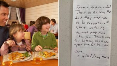 Dad gets sweet note from vet while eating breakfast with family Dad gets sweet note from vet while eating breakfast with family
